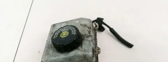 Opel Astra H Brake fluid reservoir 32067271