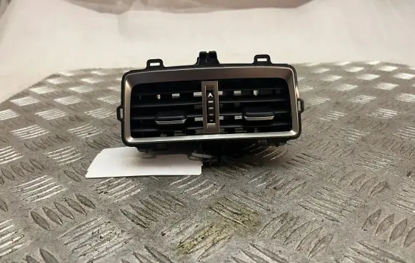 Rear air vent grill
