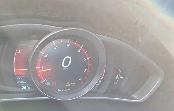 Volvo V40 Speedometer (instrument cluster) 31296952