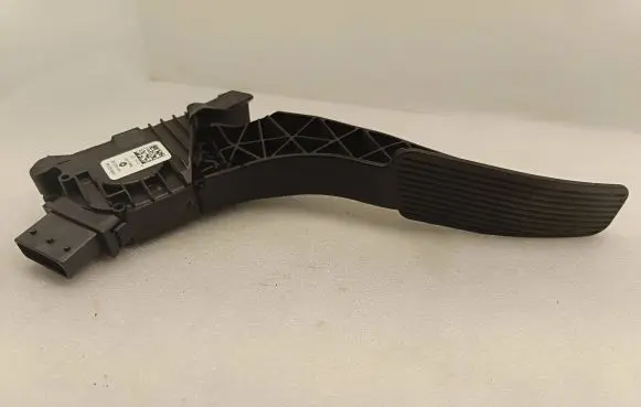 Chrysler Pacifica Accelerator throttle pedal 04581677AB 121802 93446300