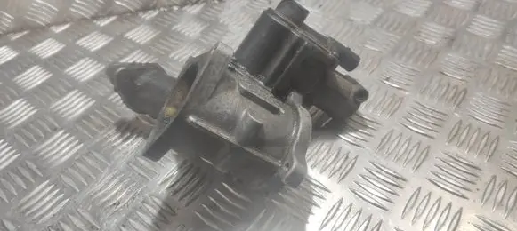 Volkswagen Caddy EGR valve 03G131501D 70067801 2A1N808