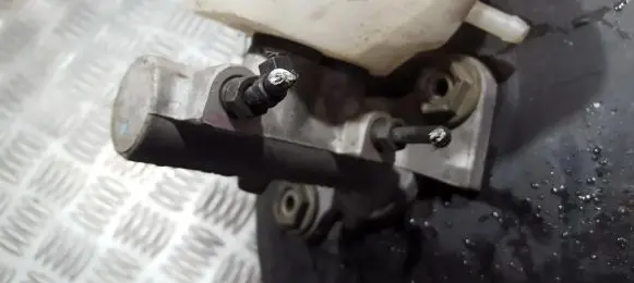 Audi A6 S6 C5 4B Master brake cylinder