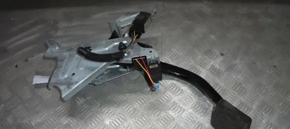 Volvo XC90 Brake pedal