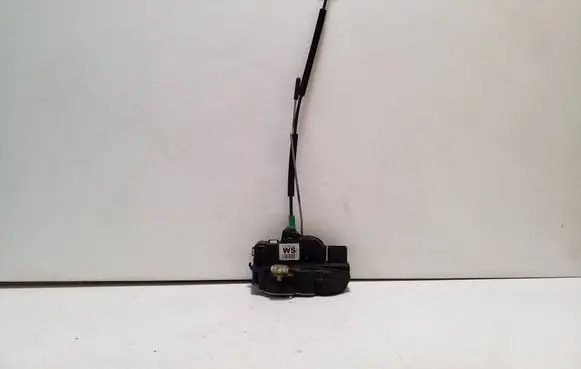 Chevrolet Orlando Rear door lock 13578244