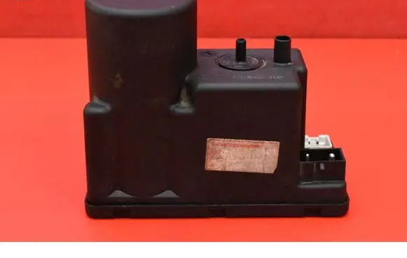 Audi A4 S4 B5 8D Central locking vacuum pump 4A0862257A