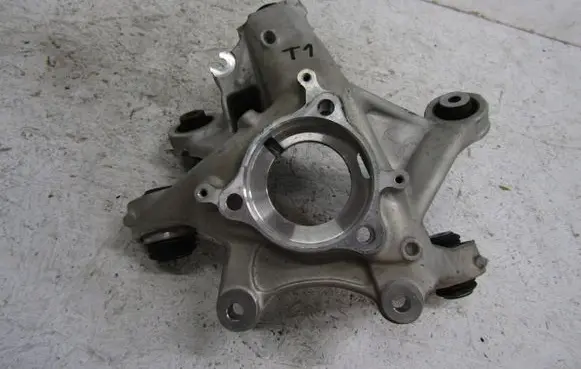 Rear wheel hub spindle/knuckle