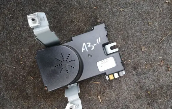 Audi A3 S3 8P Antenna control unit 8P4035225
