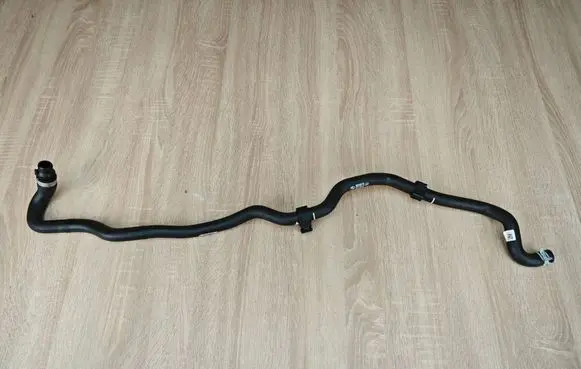Coolant pipe/hose