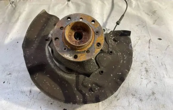 BMW M6 Rear wheel hub 6775079