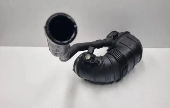 Mercedes-Benz C AMG W204 Turbo air intake inlet pipe/hose A6510900437 6510900437 A6510940697