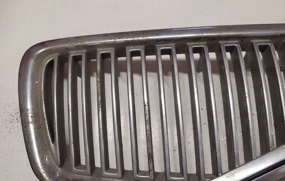 Volvo V70 Front bumper upper radiator grill 990385
