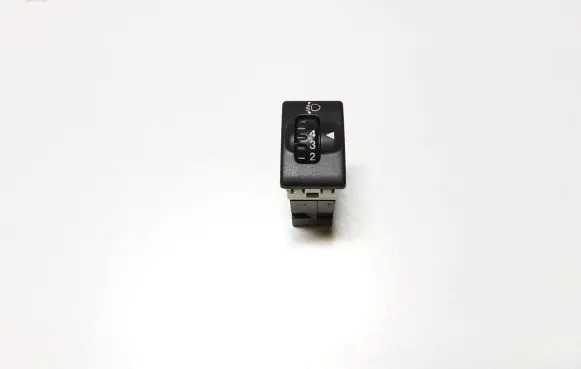 Suzuki XL7 I Headlight level height control switch 32932074