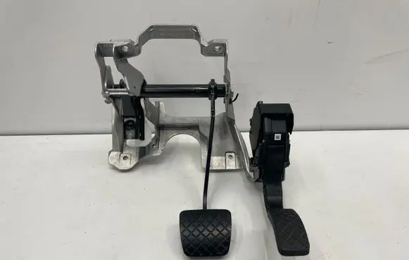 Porsche Cayenne (9Y0 9Y3) Brake pedal 4M2723140 4M2723523B AIS112CD1