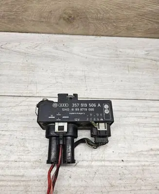 Seat Alhambra (Mk1) Coolant fan relay 357919506A 898719000