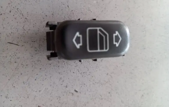 Mercedes-Benz C W202 Electric window control switch 2028208710 03100503 3398