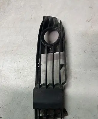 Volkswagen PASSAT B5.5 Front bumper lower grill 5321451