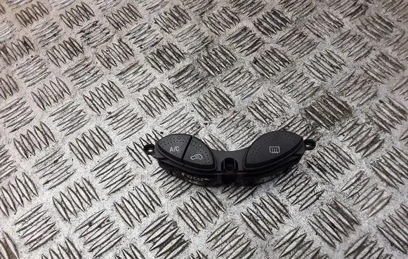 Ford Focus Windscreen/window heater switch 98AG19A945BG