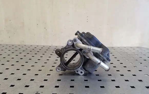 Volkswagen PASSAT B8 Throttle valve 04L128059AA 04L128063AA