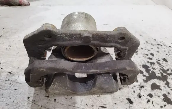 Suzuki Grand Vitara II Front brake caliper