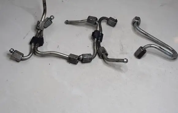 Citroen Xsara Picasso Fuel injector supply line/pipe 