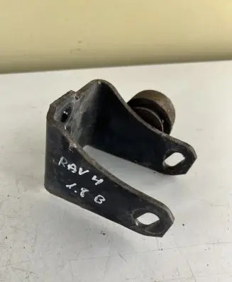 Toyota RAV 4 (XA20) Engine mounting bracket