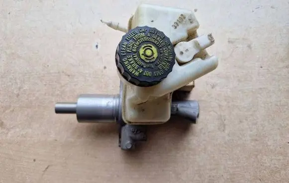 Mercedes-Benz E C207 W207 Master brake cylinder A2044300002