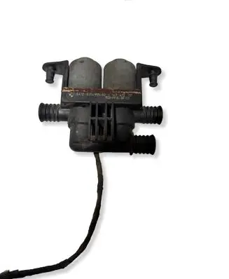 BMW 5 E39 Coolant heater control valve 1147412137 8374995