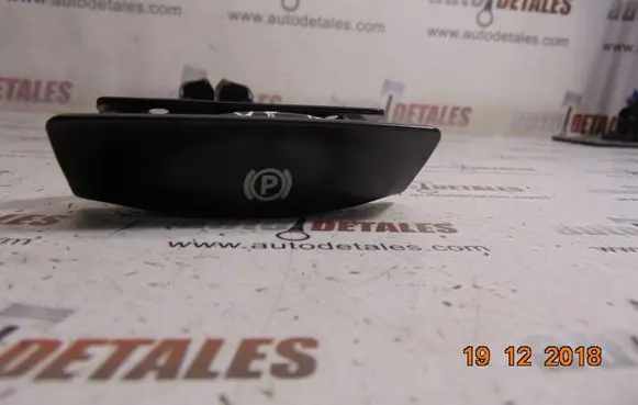 Mercedes-Benz R W251 Hand brake release handle A2514200177