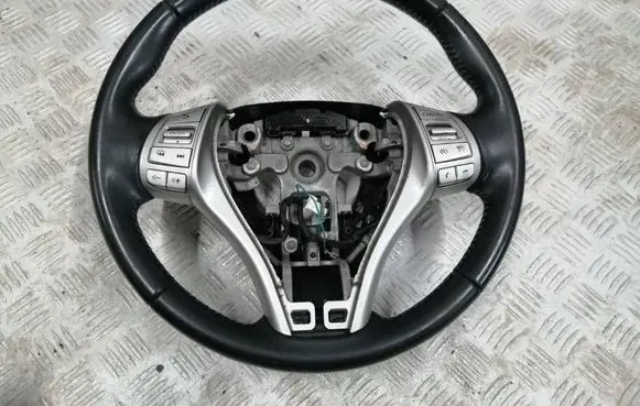 Nissan Qashqai Steering wheel