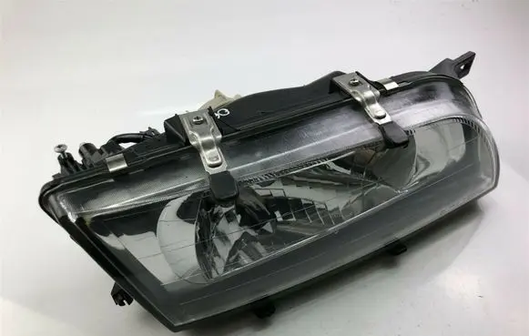 Nissan Almera Headlight/headlamp 260102N327 F3500