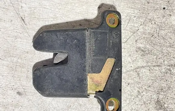 Audi A8 S8 D2 4D Tailgate/trunk/boot lock/catch/latch 4A5827505H