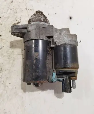 Volkswagen Golf V Starter motor 0001120406