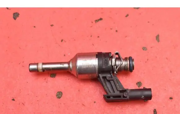 Volkswagen Golf Plus Fuel injector 03F906036B