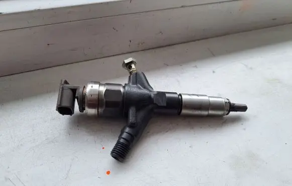 Subaru Forester SH Fuel injector 16613AA020 02M02593