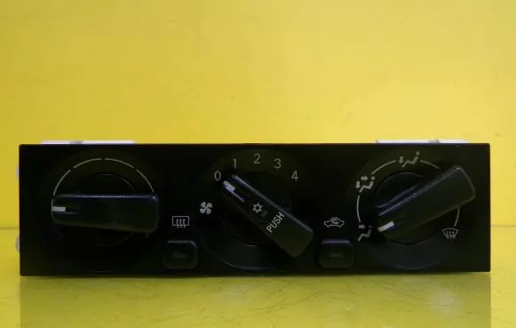 Mitsubishi Carisma Climate control unit MR500529