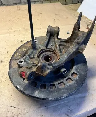 Rear wheel hub spindle/knuckle