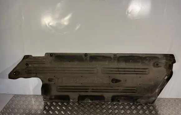 Center/middle under tray cover