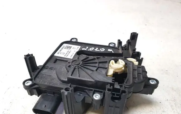 Volkswagen Caddy Sliding door lock 2K7843653C