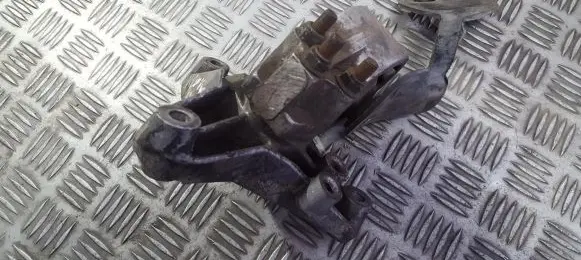 Volvo S40, V40 Engine mount bracket MR290428
