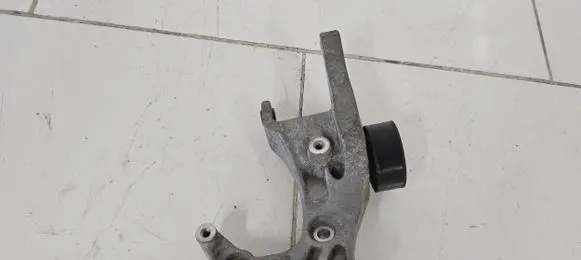 Opel Astra J Generator/alternator bracket 552805357