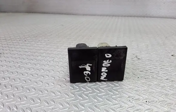 Ford Mondeo Mk III Tailgate/boot open switch button 1S7T19B514AA