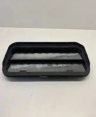 Chevrolet Traverse II Quarter panel pressure vent 13588034