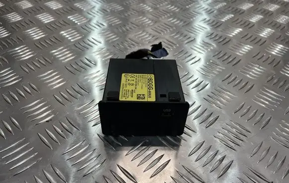 Mazda 3 USB socket connector BDGG-669U0