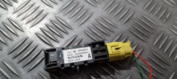 Nissan Primera Airbag deployment crash/impact sensor 0285003019 98830av600