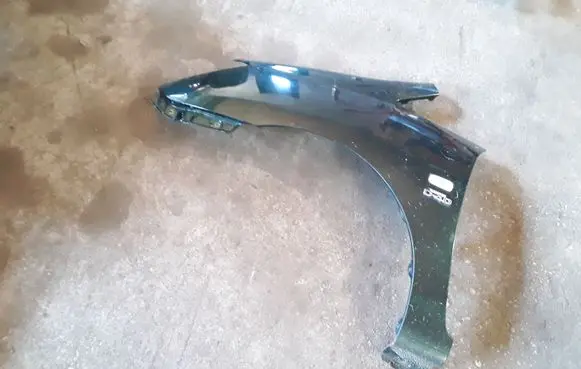 Toyota Corolla Verso E121 Fender