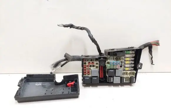 Ford Focus Fuse box set 3M5T14A067BC 518804109 6R44106