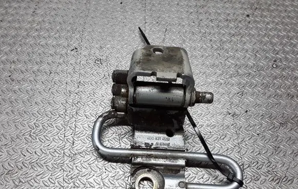 Volkswagen PASSAT B5 Front door lower hinge 4B0831412B