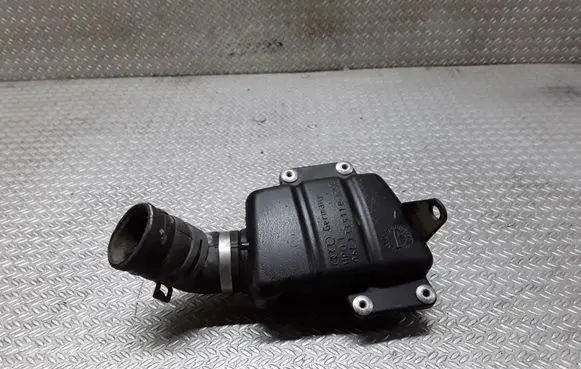Audi A6 S6 C5 4B Breather/breather pipe/hose 06C133911B