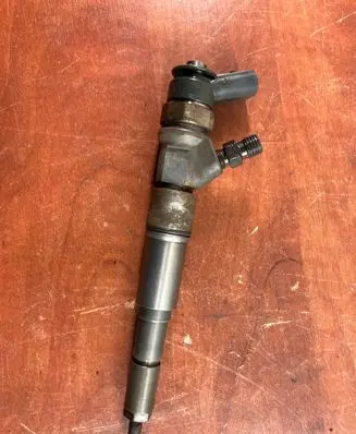 BMW 5 E60 E61 Fuel injector 9445110