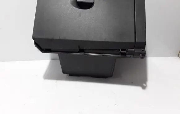 Glove box
